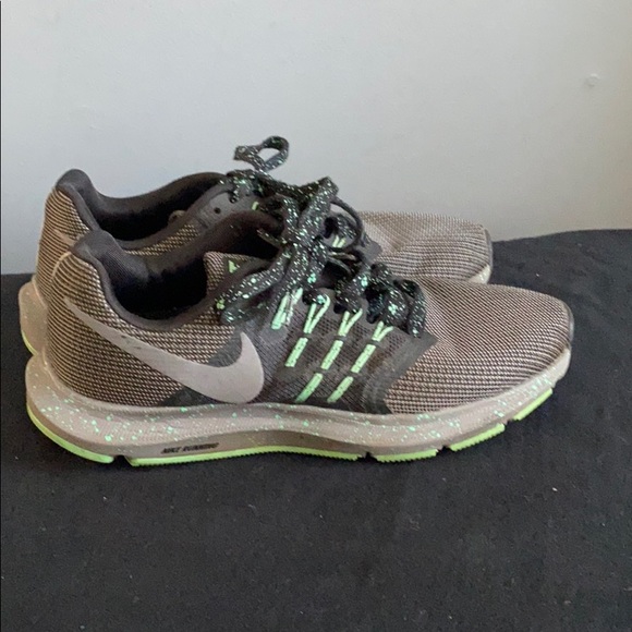 Nike - Picture 2 of 7